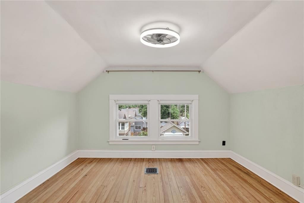 907 W 32nd Street — photo 28