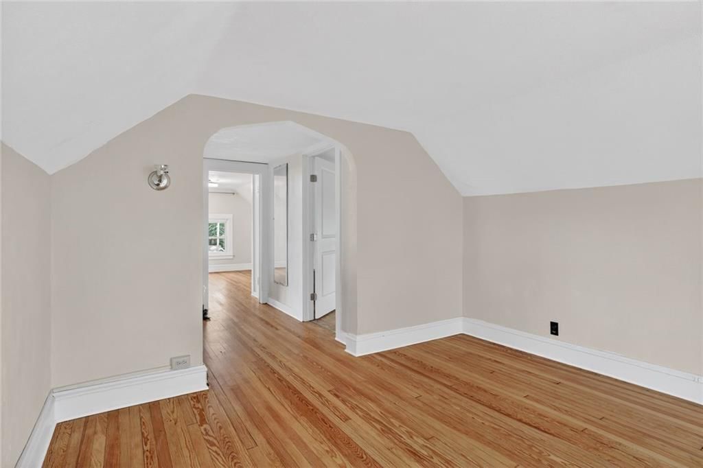 907 W 32nd Street — photo 29