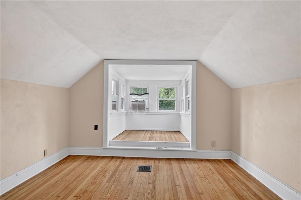 907 W 32nd Street — photo 30