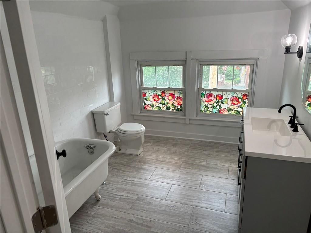 907 W 32nd Street — photo 37