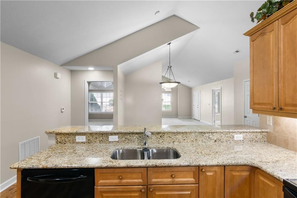23402 W 71st Terrace — photo 8