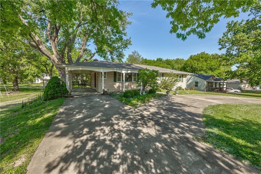1020 S Delaware Street — photo 41