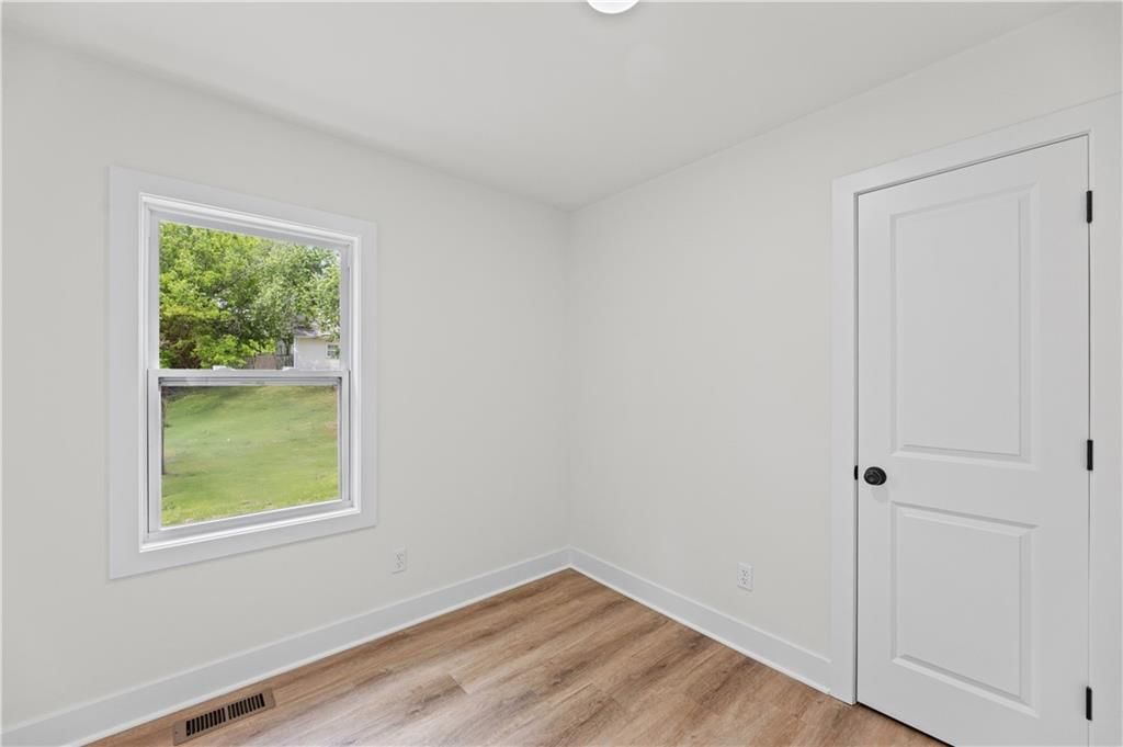 2815 S 24 Street — photo 7