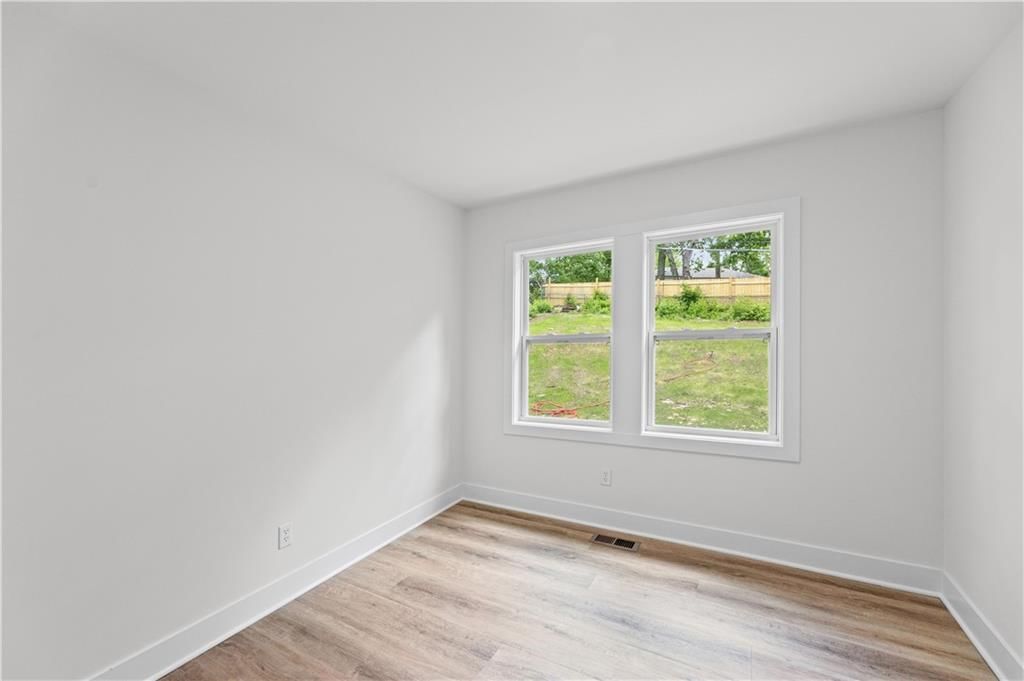 2815 S 24 Street — photo 9