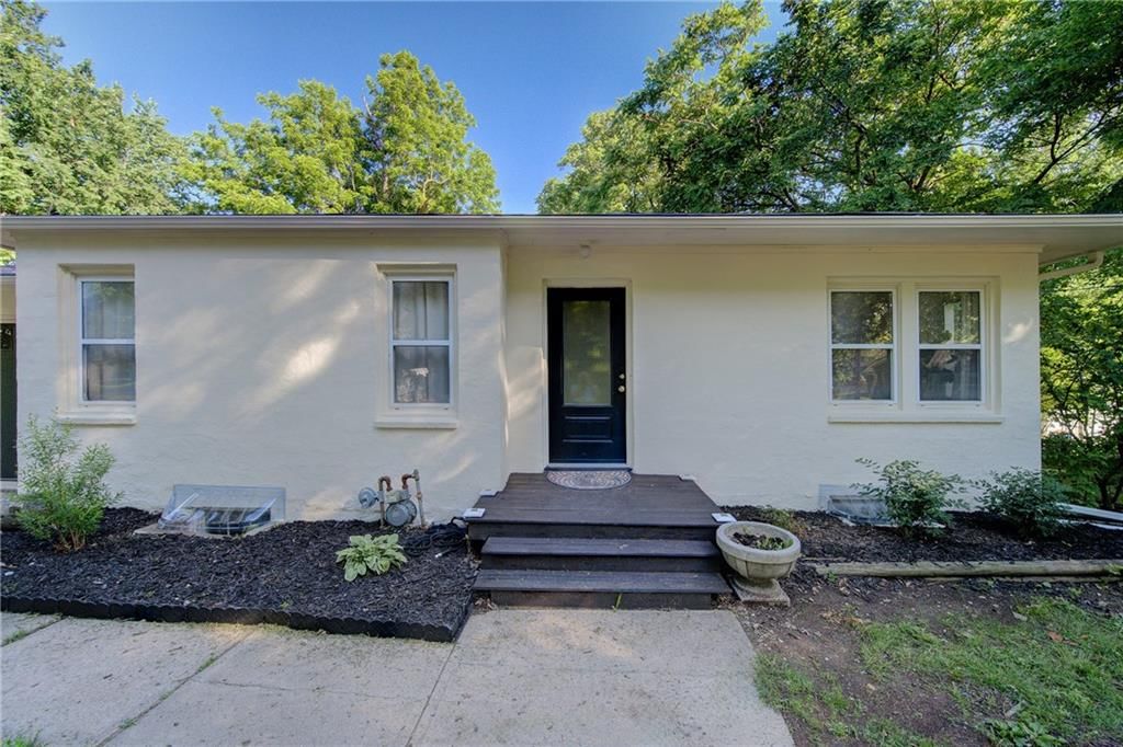 315 E Whittier Street — photo 2