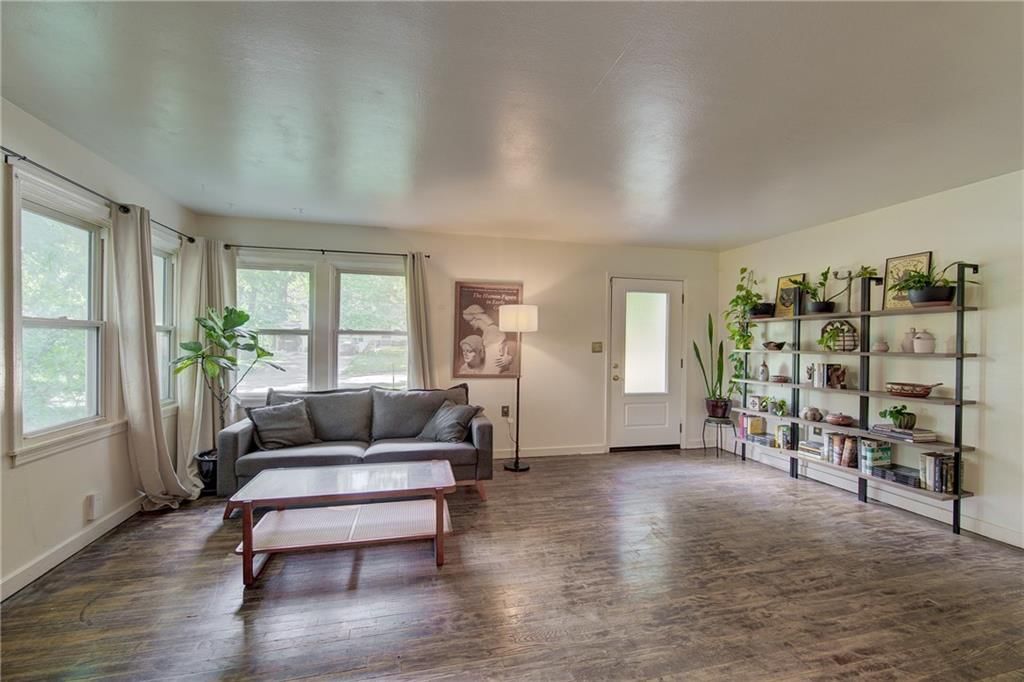 315 E Whittier Street — photo 6