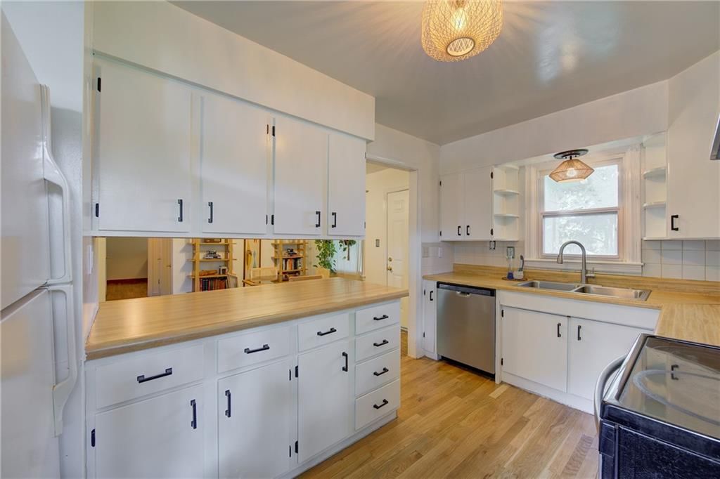315 E Whittier Street — photo 13