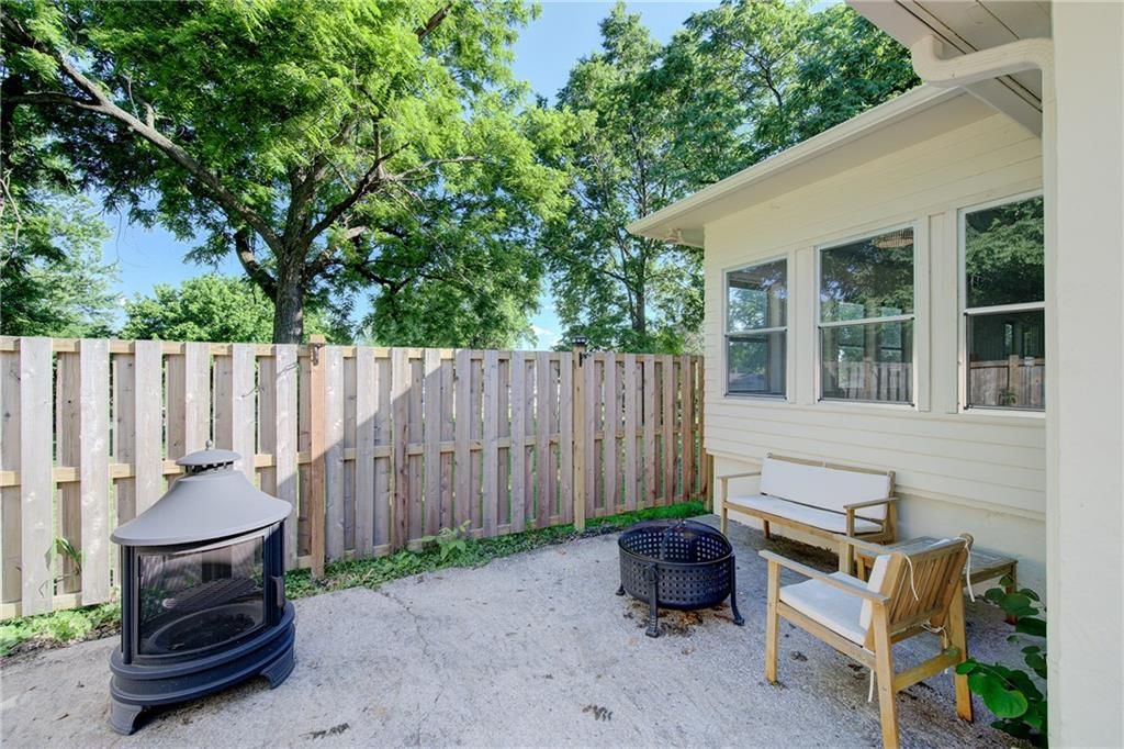 315 E Whittier Street — photo 25