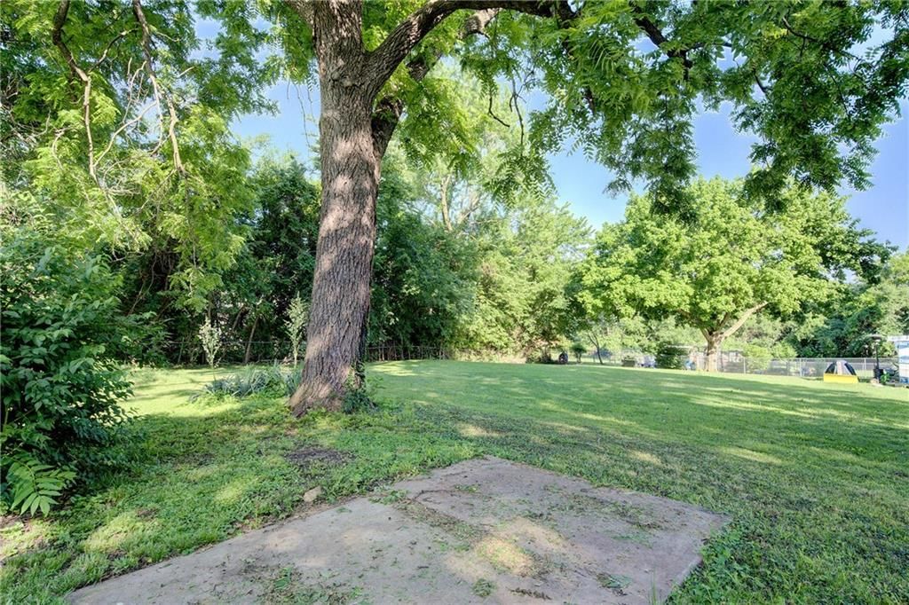 315 E Whittier Street — photo 27