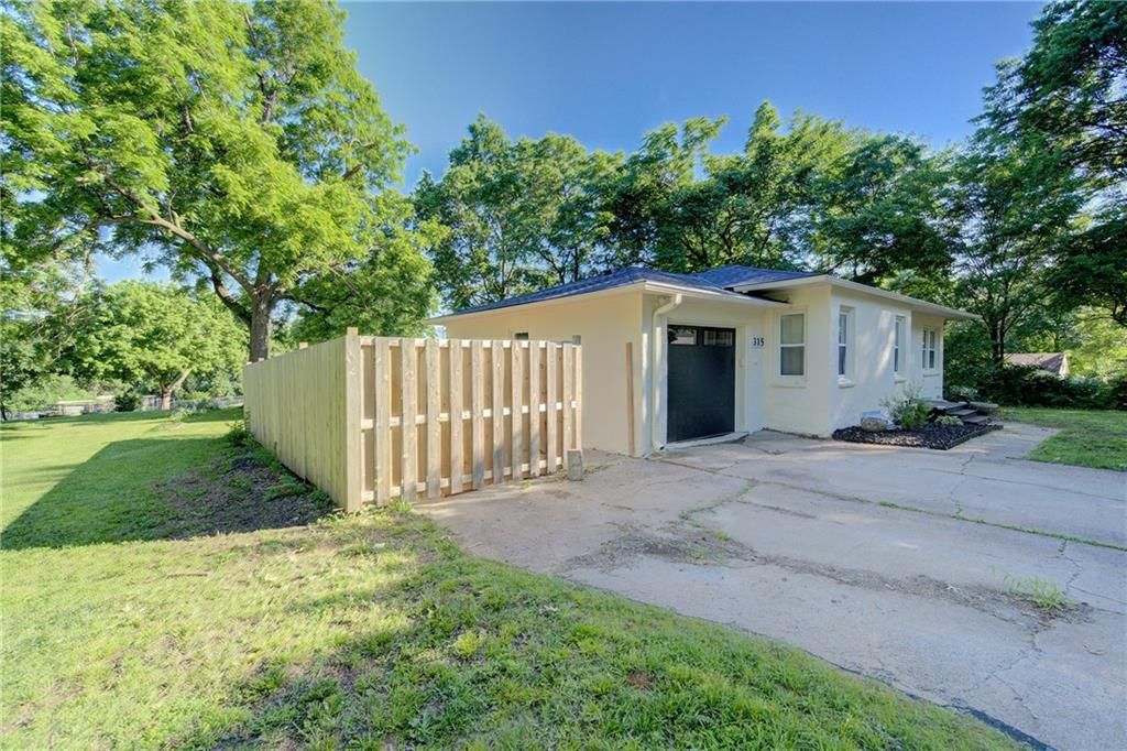 315 E Whittier Street — photo 28