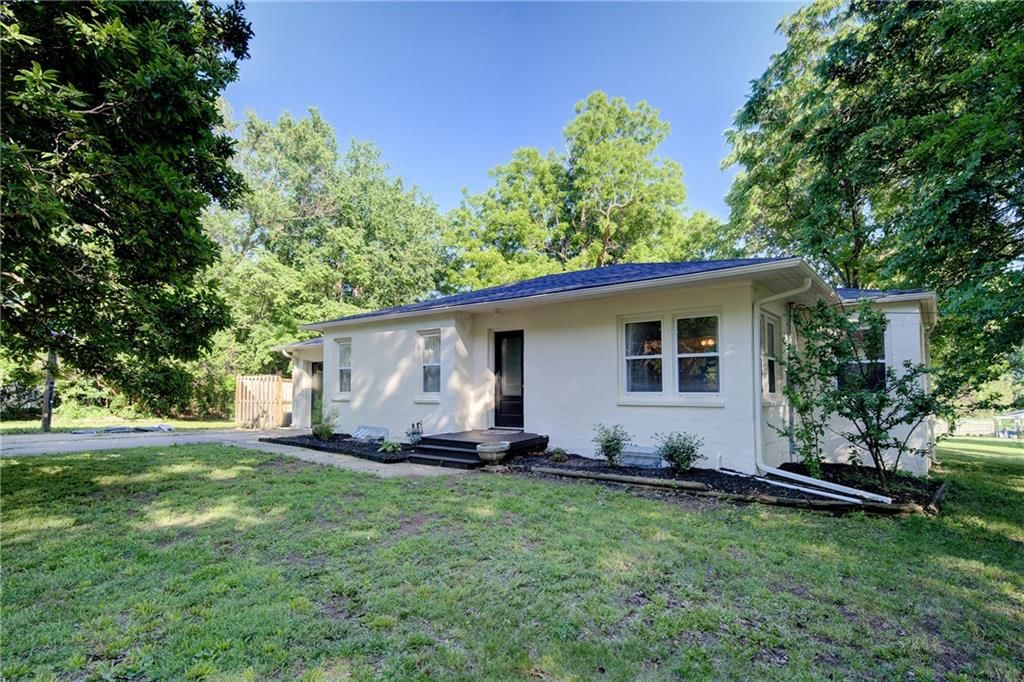 315 E Whittier Street — photo 30