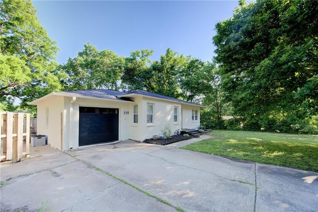 315 E Whittier Street — photo 31