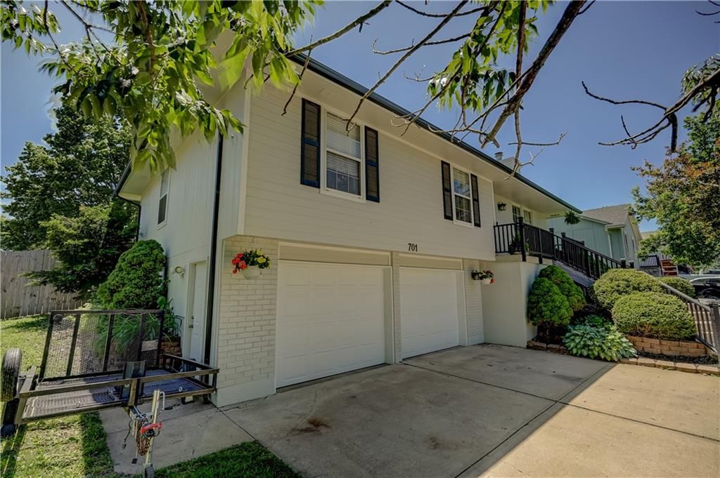 701 SW Nelson Drive — photo 2