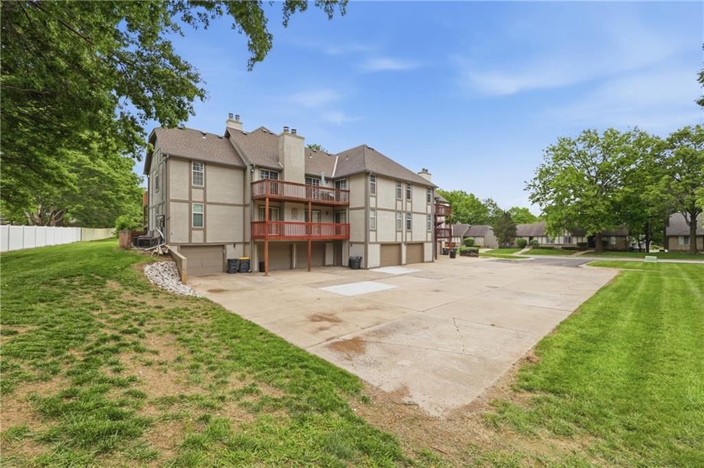 1305 NW Village Drive — photo 4