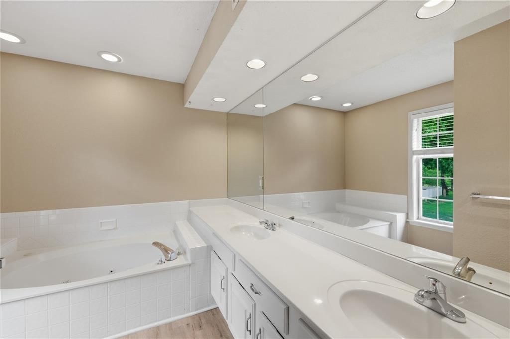 1305 NW Village Drive — photo 17
