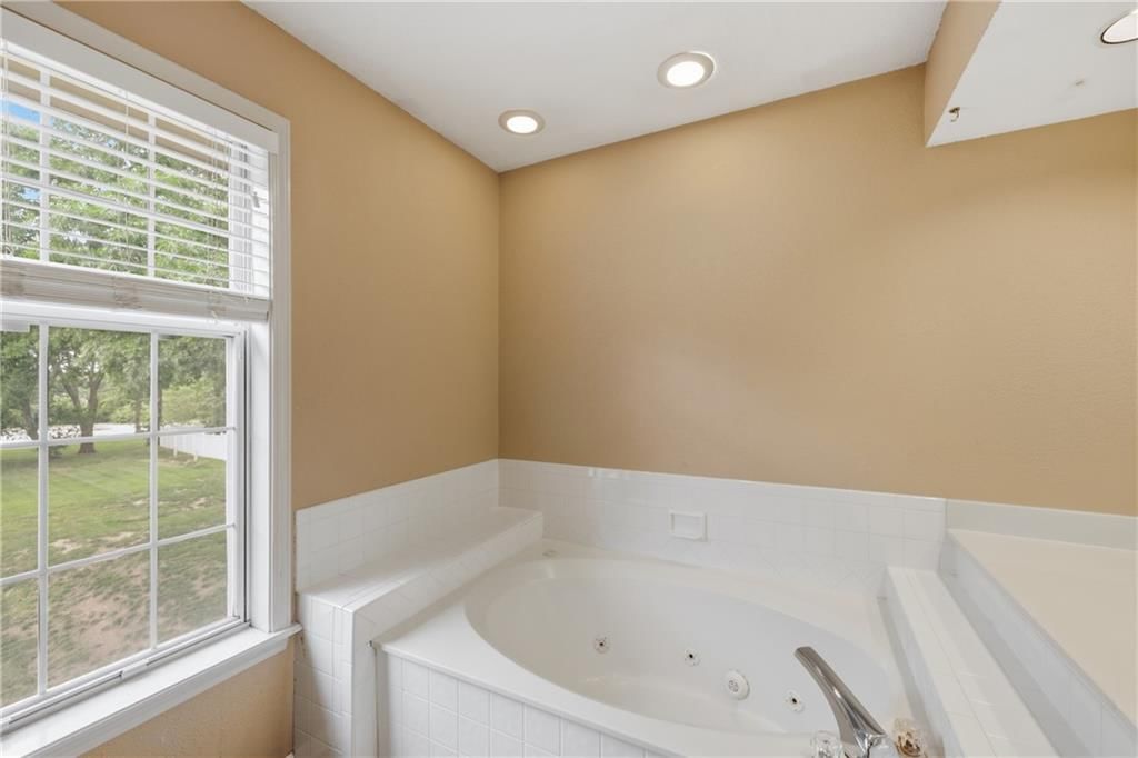 1305 NW Village Drive — photo 18