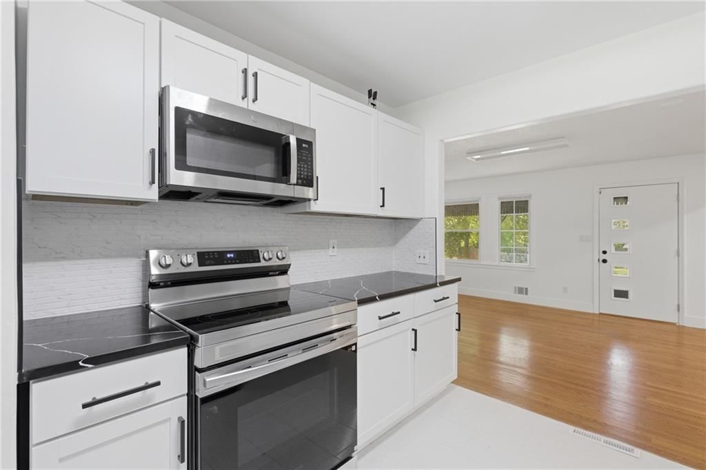12308 E 42nd Street — photo 4
