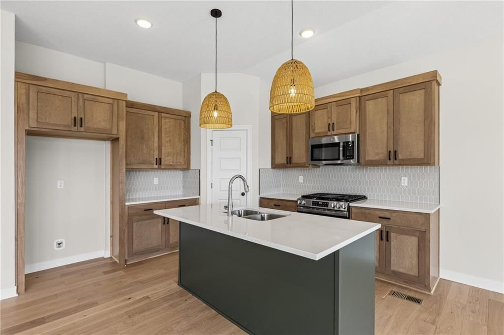 12172 Emerald Street — photo 3