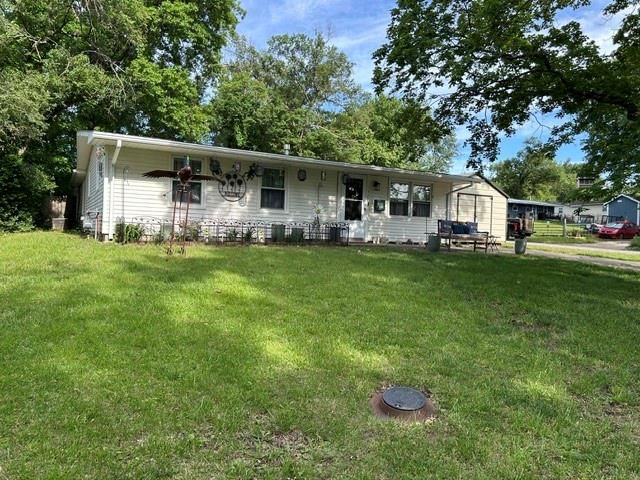 1328 E 16th Street — photo 2