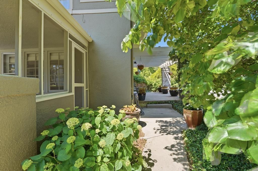 400 Huntington Road — photo 33
