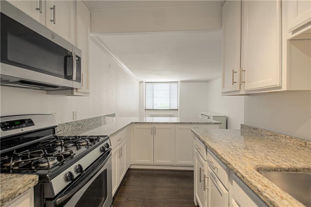 700 E 8th Street — photo 3