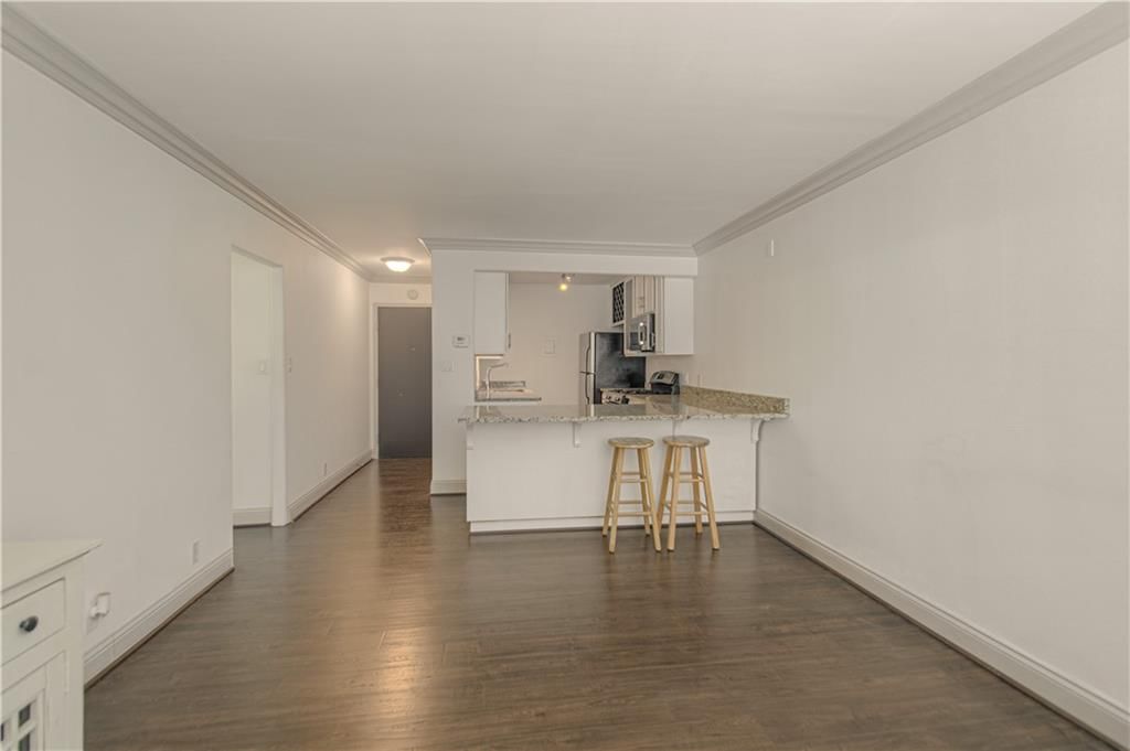 700 E 8th Street — photo 7