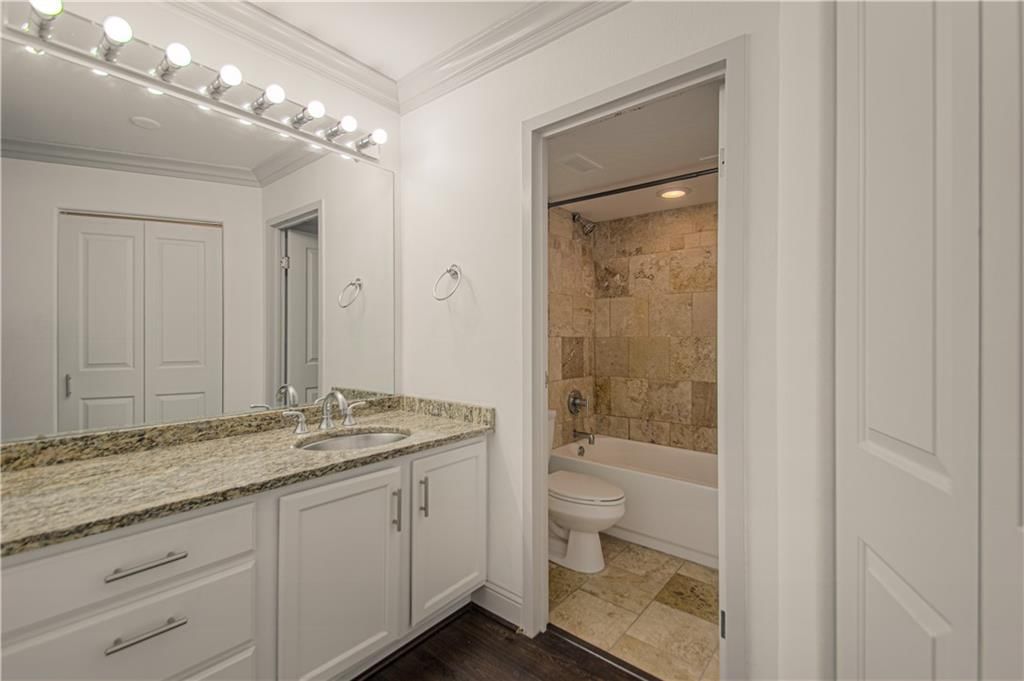700 E 8th Street — photo 10