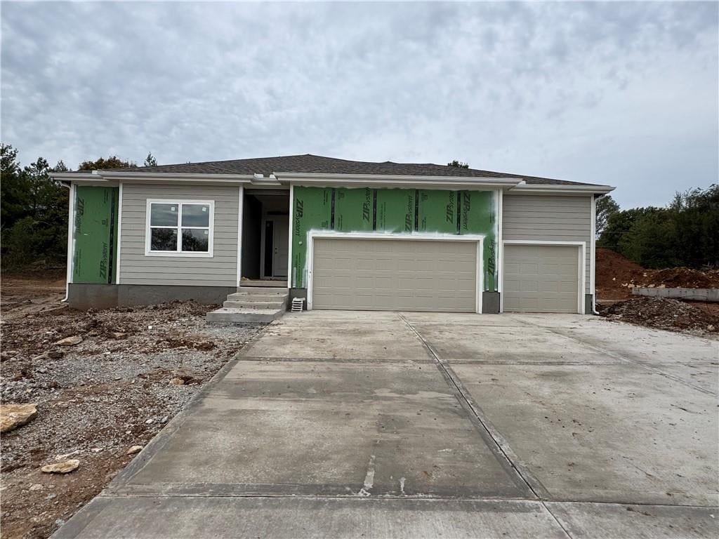 12192 Emerald Street, Olathe, KS