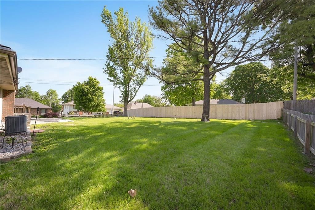 815 NE Independence Avenue — photo 5