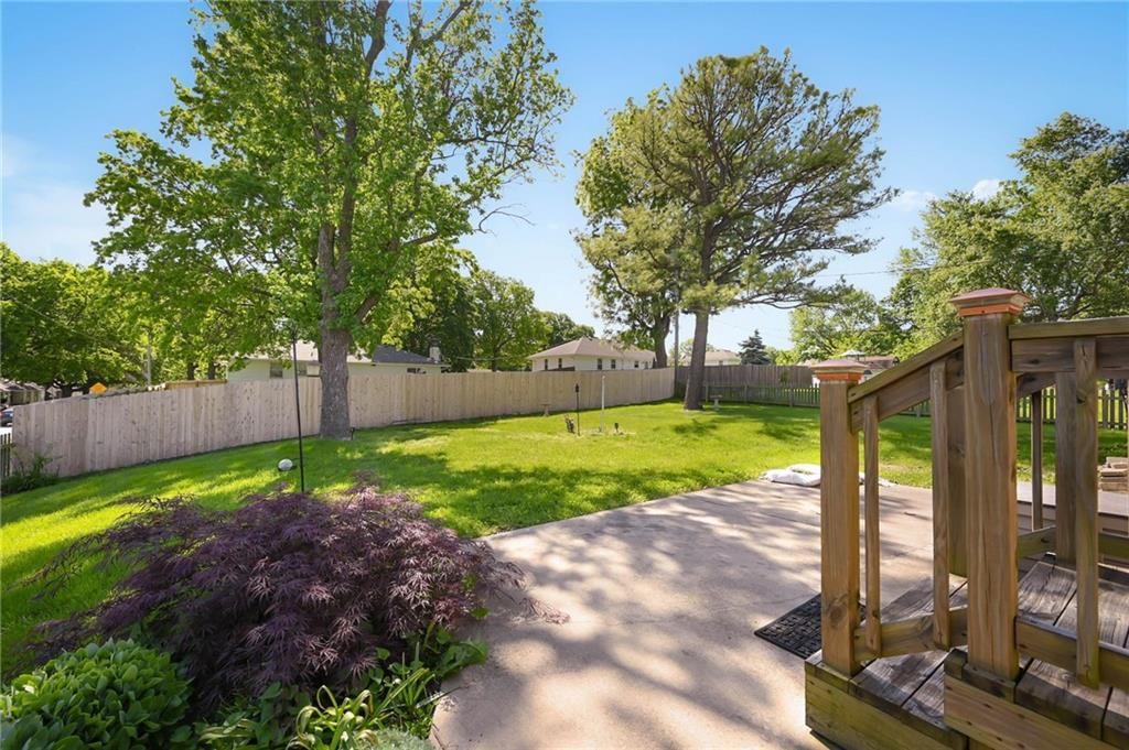 815 NE Independence Avenue — photo 7