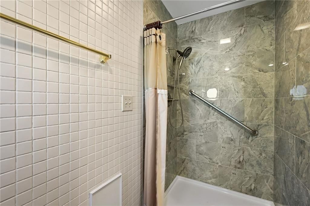 815 NE Independence Avenue — photo 24