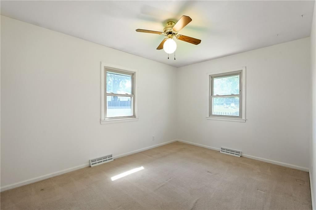 815 NE Independence Avenue — photo 26