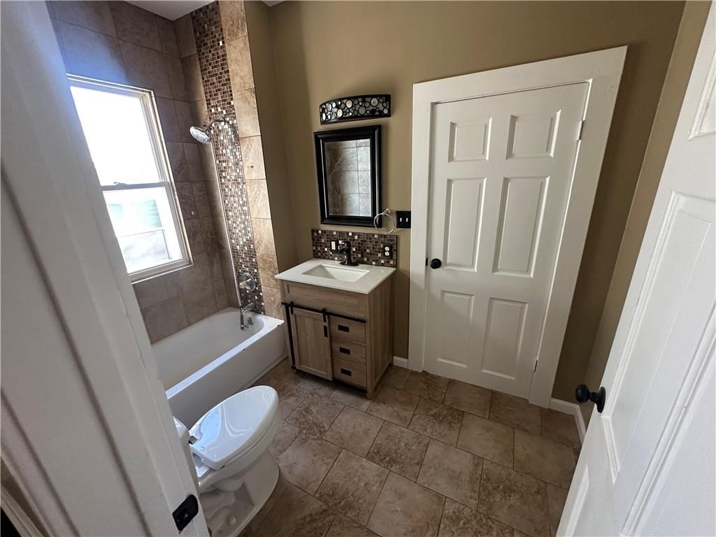 139 Drury Avenue — photo 16