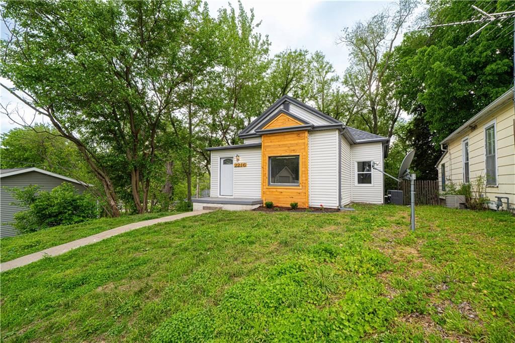 2216 Main Street — photo 3