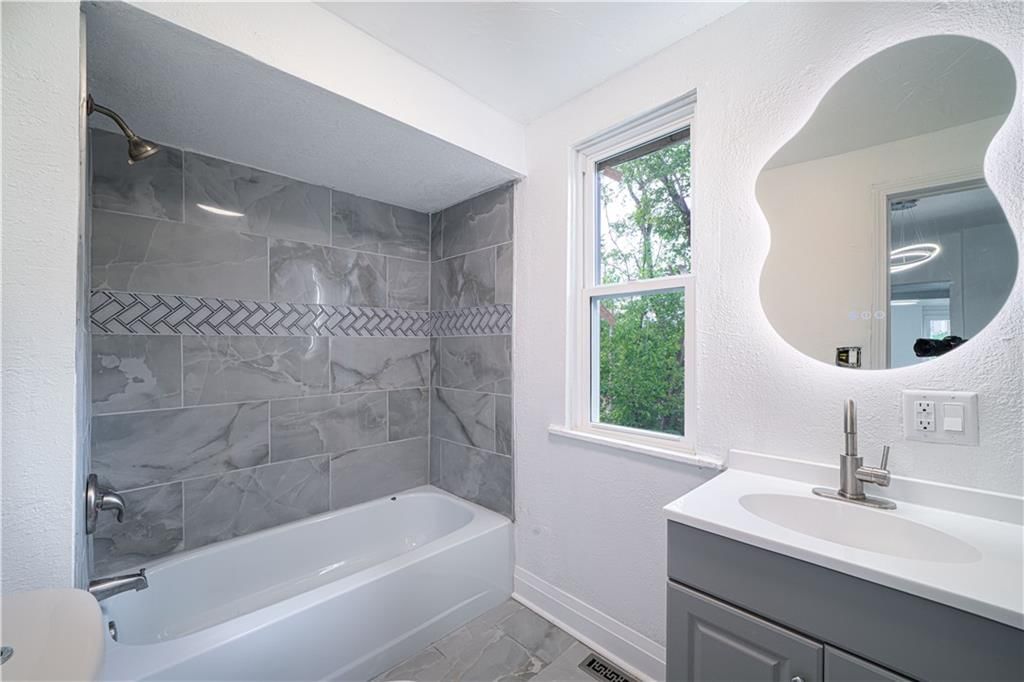 2216 Main Street — photo 14