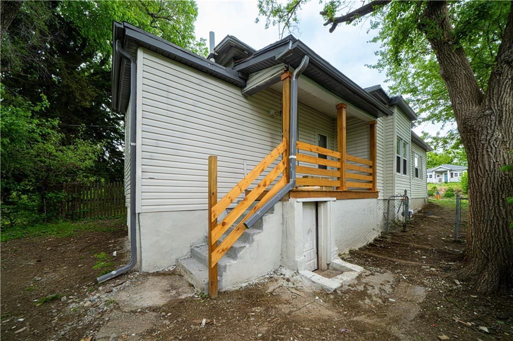 2216 Main Street — photo 16