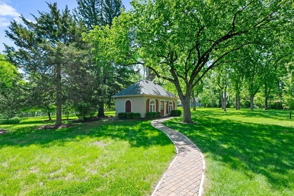 1821 Saunders Road — photo 32