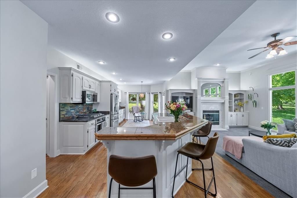 24600 W 61ST Terrace — photo 10