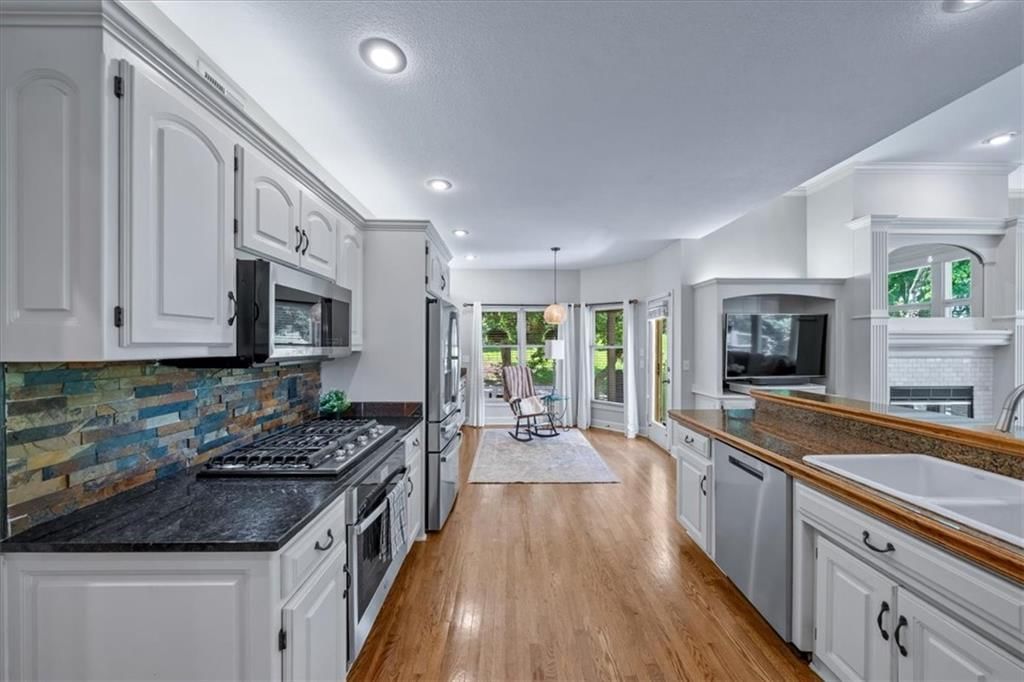 24600 W 61ST Terrace — photo 11