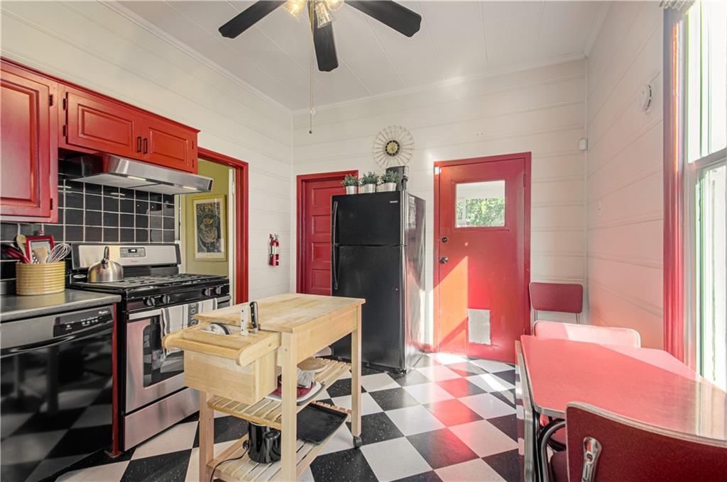 4217 Oak Street — photo 20
