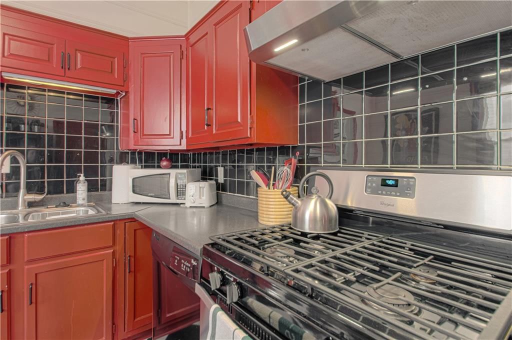 4217 Oak Street — photo 23