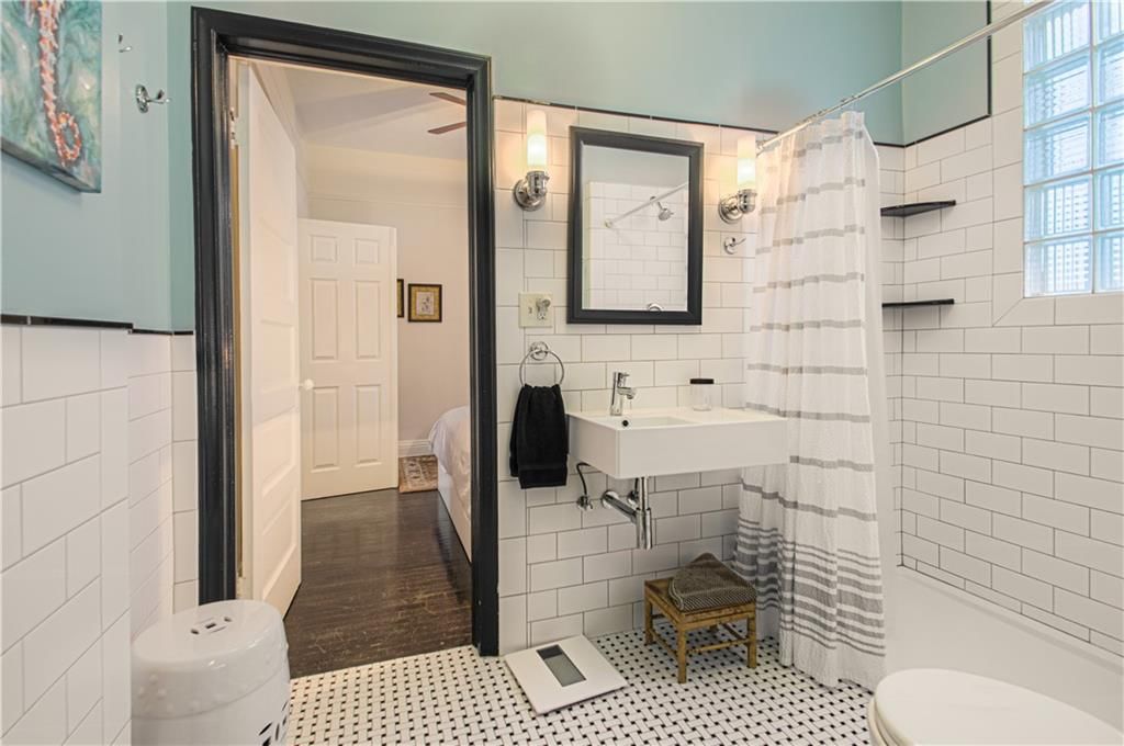 4217 Oak Street — photo 31
