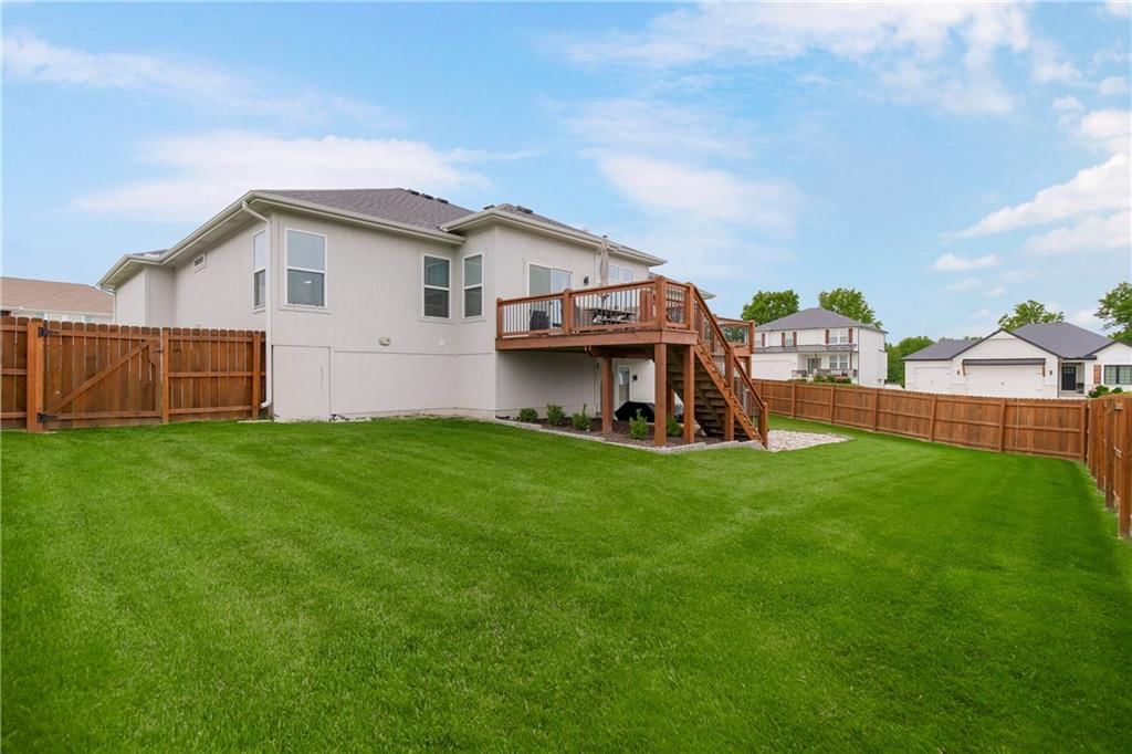 1811 NW Madi Court — photo 38