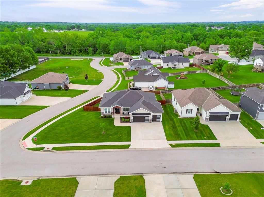 1811 NW Madi Court — photo 39