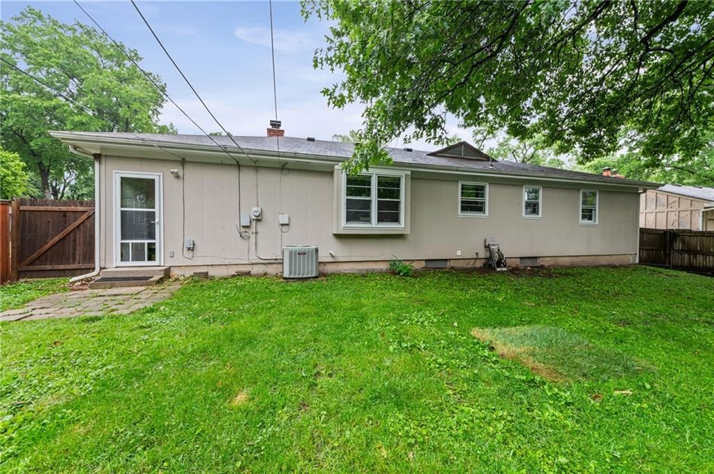 6808 Stearns Street — photo 4