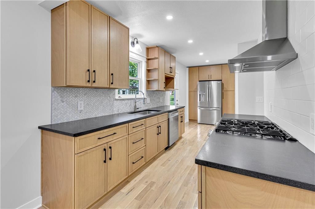 8012 Belleview Avenue — photo 17