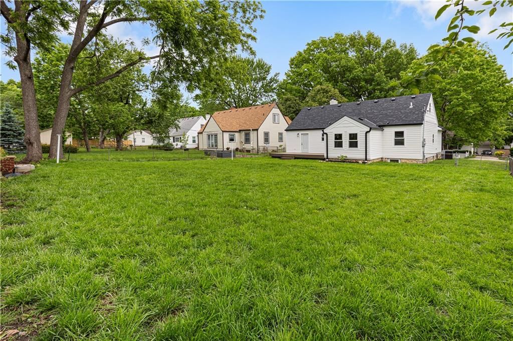 8012 Belleview Avenue — photo 44