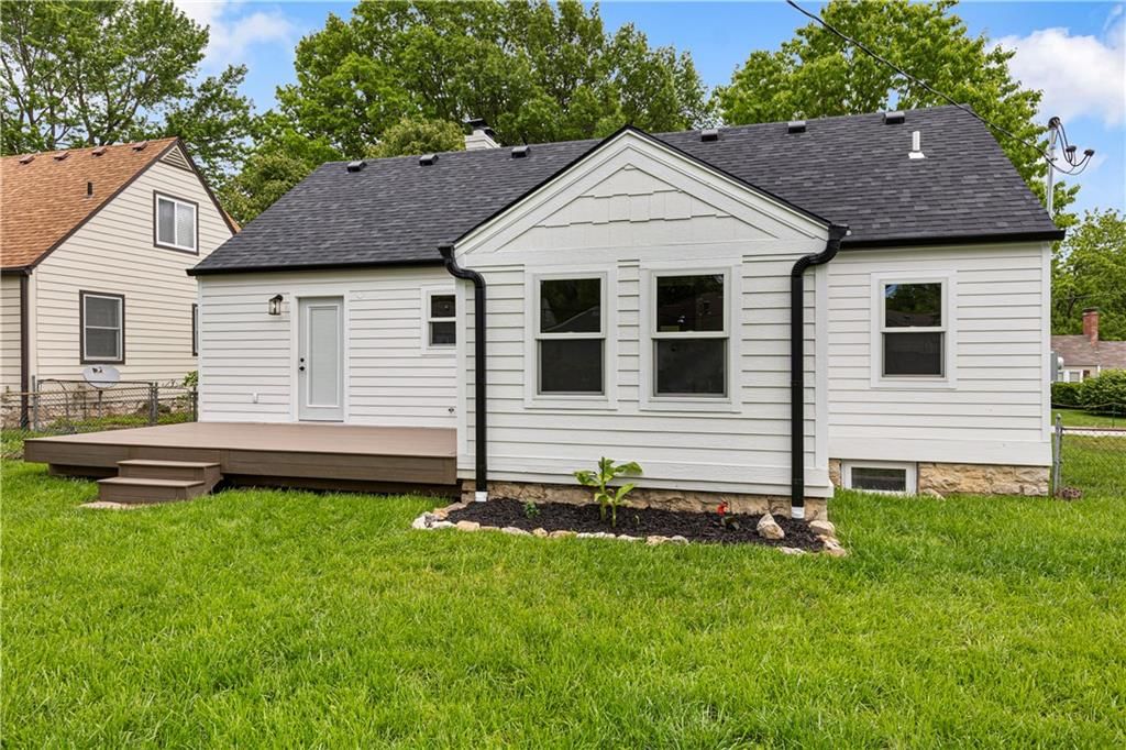 8012 Belleview Avenue — photo 45