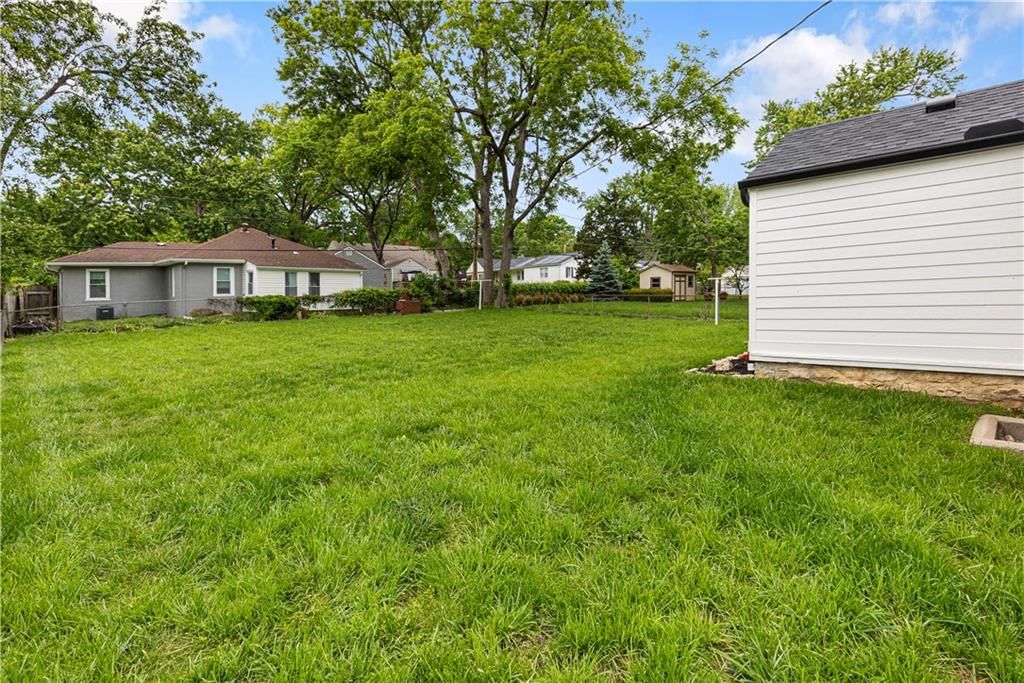 8012 Belleview Avenue — photo 46