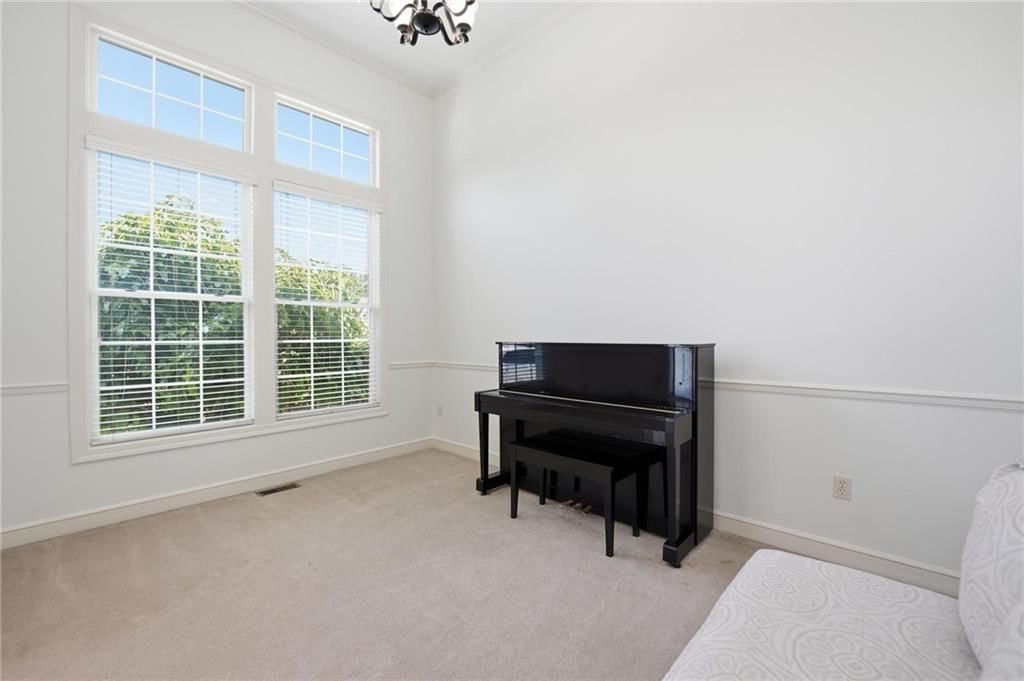 8515 N Chalmers Avenue — photo 3